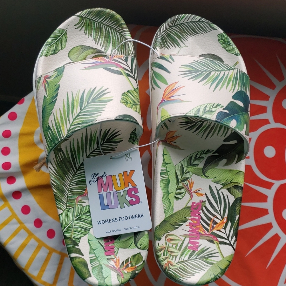 NWT 🌴 Jungle pool party slide